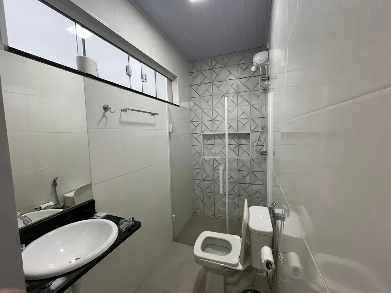 Banheiro moderno - Hotel em Careaçu